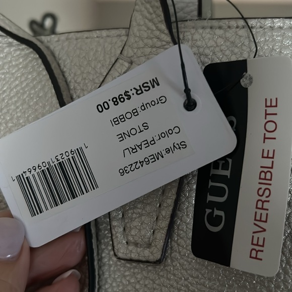 Brand NWT. Cute Guess Bag. - Picture 4 of 4